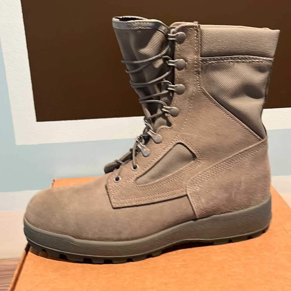 Combat boots, brand new size 11.5R